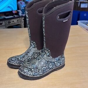 BOGS Women's Patterned Boots - brown & paisley size 11